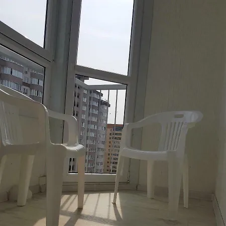 Uncle Tom Apartment *